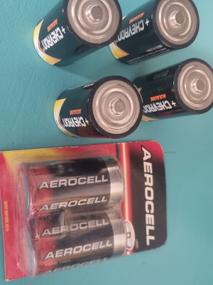 Batteries pack of 6 new, 2 in packaging and 4 loose