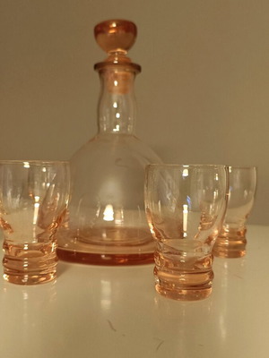 Glass carafe and glasses set like new, pink color