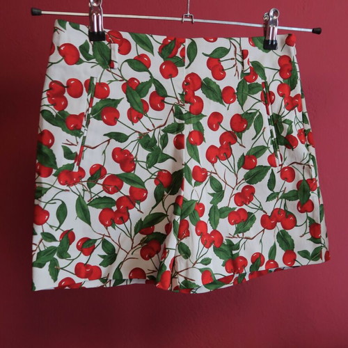Zara cherry print shorts XS new, white and red