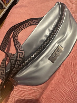 Versace τσαντάκι μπανάνα ασημί καινούργιο