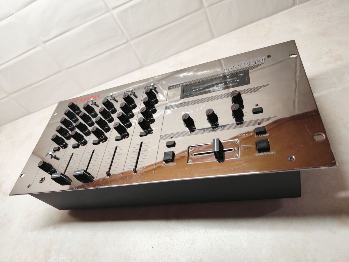 Vestax PMC-15 MKII DJ mixer, vintage 90s - € 160,00 - Vendora.cy