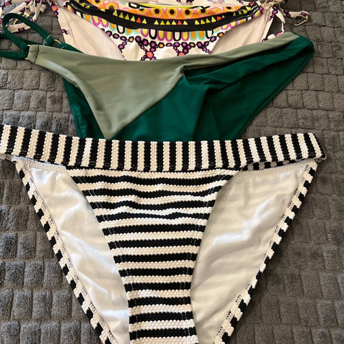 Swimsuit set of 3 pieces with Medium and Large sizes