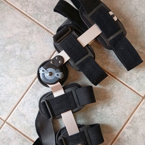 MedicalBrace adjustable knee brace like new, right and left