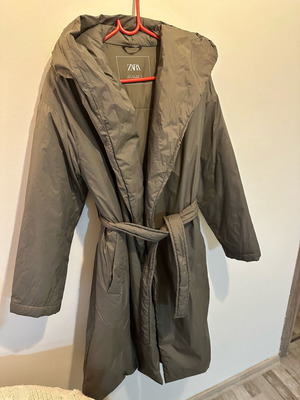 Zara puffer jacket khaki like new with belt and hood