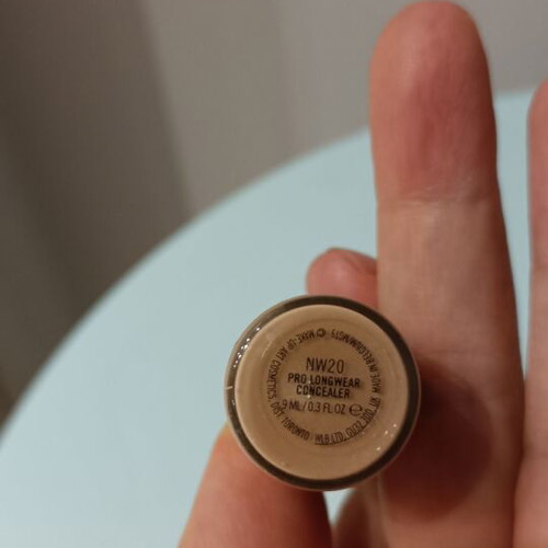 Mac eye kohl black eyeliner and NW20 concealer used
