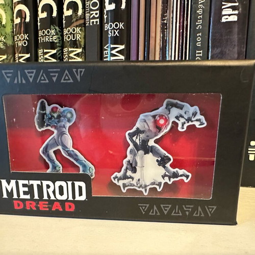 Metroid Dread pins set like new