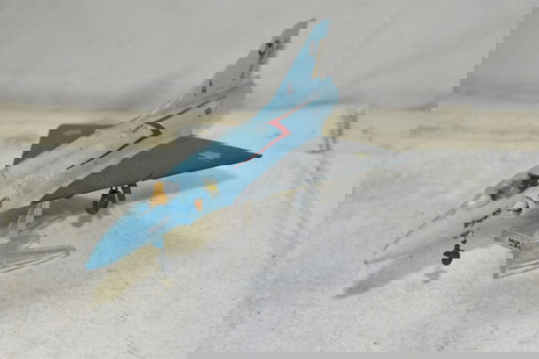 Συλλεκτικό Μοντέλο Αεροπλάνου Matchbox Mirage III C με Βάση – Vintage Jet Fighter