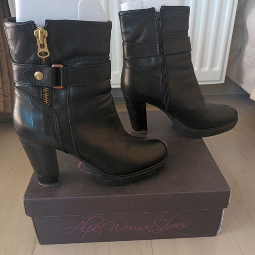 Alpe leather ankle boots like new, black, size 39