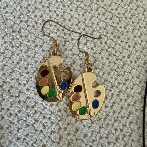 Jewelry set with 6 earrings and 1 necklace with stainless steel elephant element used, multicolor