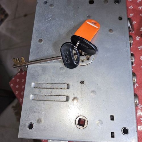 Lock used with functional latch, needs servicing