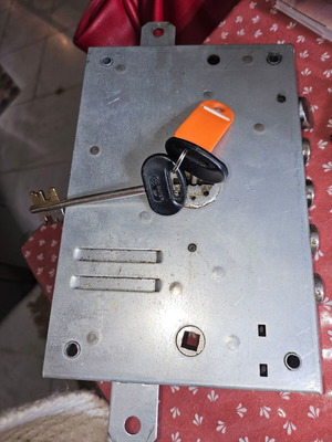Lock used with functional latch, needs servicing