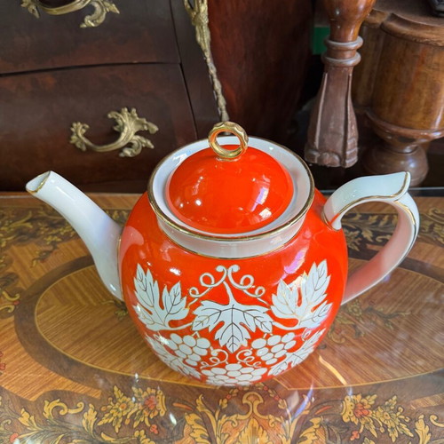 Russian teapot used in excellent condition