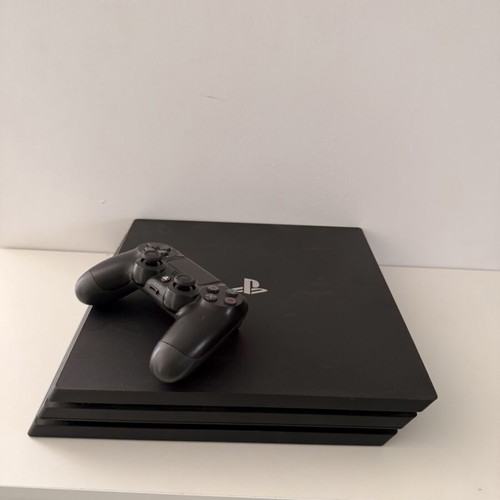 PlayStation 4 PRO console with controller 1TB