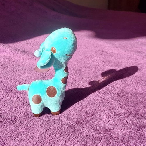 Small plush giraffe with suction cup, 17 cm