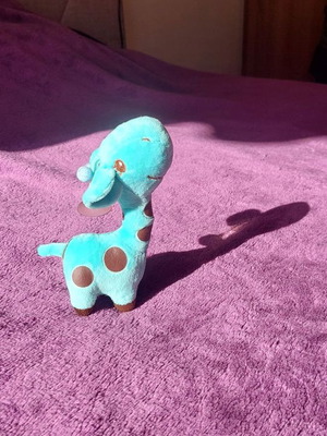 Small plush giraffe with suction cup, 17 cm
