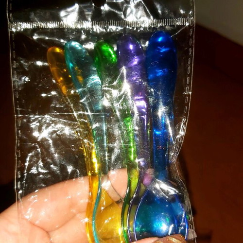 Plastic bowl set with spoons like new