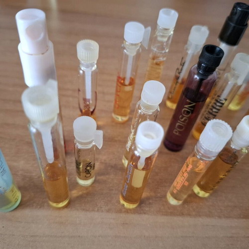 Genuine perfume samples used, set of 33 pieces