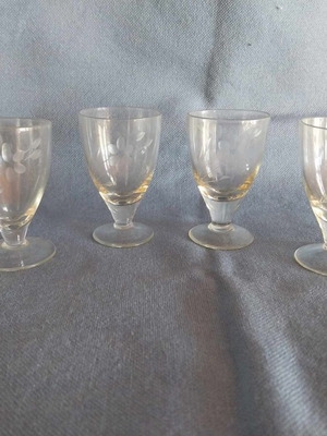 Set of 4 small glass liqueur aperitif glasses, 1970s Bulgaria