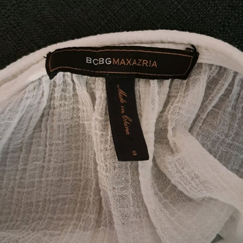 BCBG Maxazria shirt like new, white with unique design