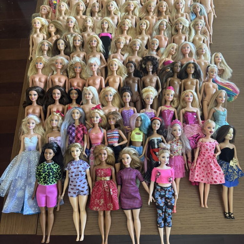 Barbie dolls like new, set of 75 pieces