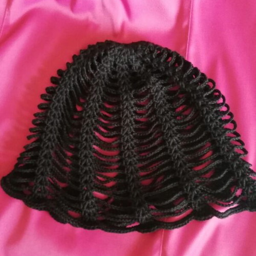 Knitted summer hat like new, one size