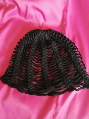 Knitted summer hat like new, one size