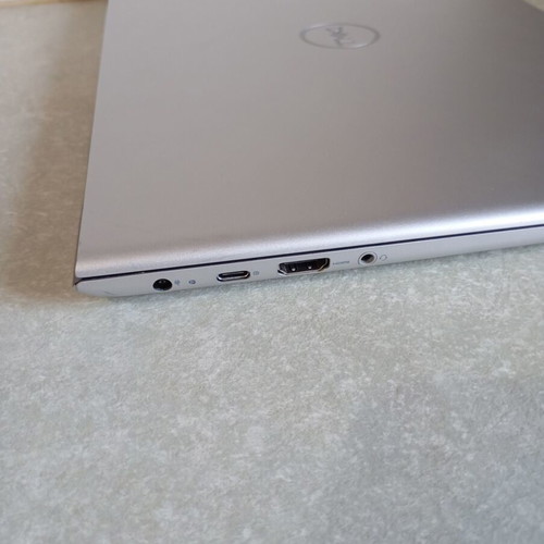 Dell Vostro 5471 14" laptop like new, Intel i5-8250U, AMD Radeon 530, 8GB RAM, 240GB SSD