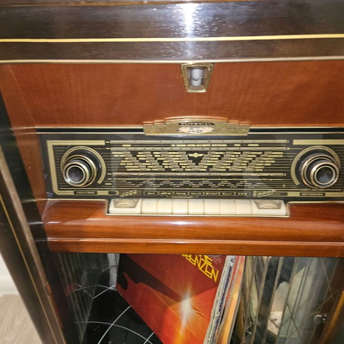 Blaupunkt Tirol TV with JMPERIAL radio turntable and Sänger sewing machine