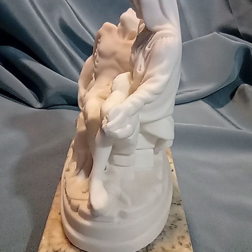 Vintage Pietà Statue by Michelangelo on Marble Base, like new
