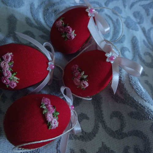 Set of 4 small decorative Easter eggs like new, 5cm