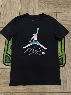 Jordan T-shirt small, like new, black