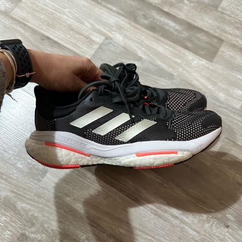 Adidas Solar Glide 5 Continental like new, black athletic shoes size 38