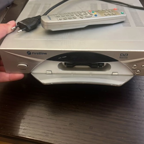 Firstline 2018 CI digital satellite receiver used with remote control