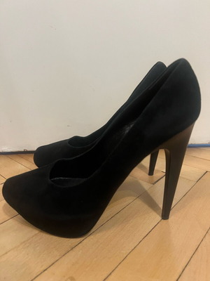 Giuseppe Zanotti pumps size 40 like new, black