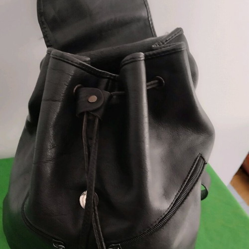 Leather shoulder bag black like new, large capacity