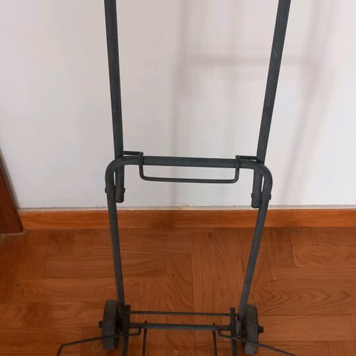 Folding cart with elastic band