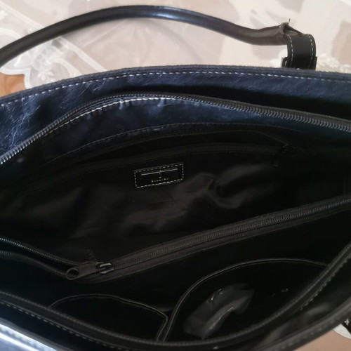 Leather shoulder bag with suede and metal details like new