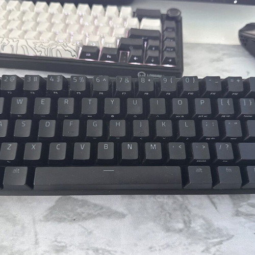 Razer Huntsman Mini 60% keyboard like new with 61 keys