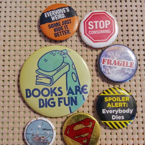 Vintage pins set of 7 used, oldschool style