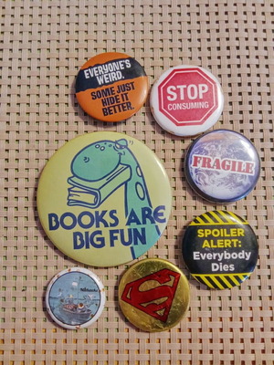 Vintage pins set of 7 used, oldschool style