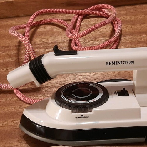 Remington travel iron with steam like new, small