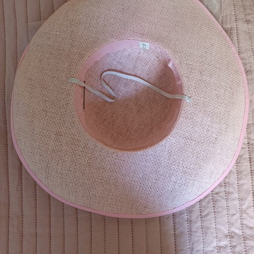 Hat pink with bow tulle like new