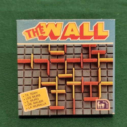 The Wall 1984 vintage board game Dourios