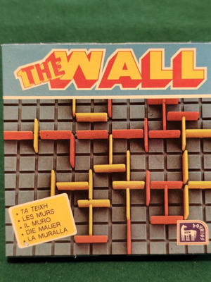The Wall 1984 vintage board game Dourios
