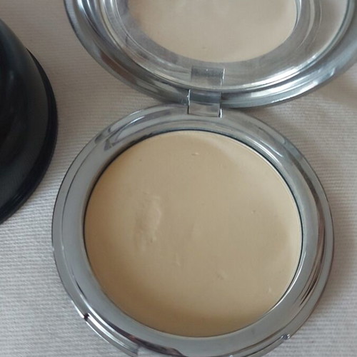LR bronzing pearls used with deluxe powder gift