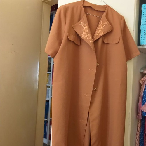 Dress short-sleeved with embroidery M/L like new, tabba color