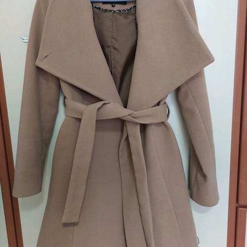 Lynne camel coat like new, size 38 with belt