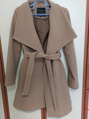 Lynne camel coat like new, size 38 with belt