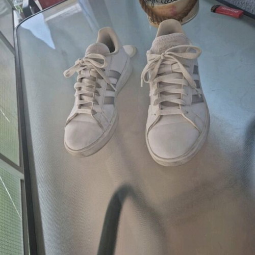 Adidas Advantage No41 1/3 athletic shoes used, white with purple stripe