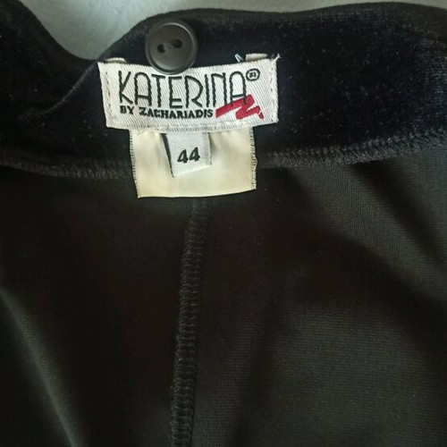 Velvet cardigan with detachable fur collar like new, black